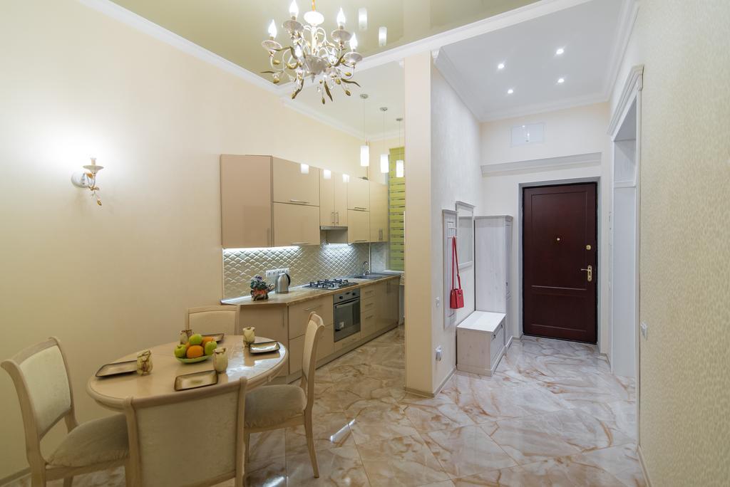 Vip Apartment Na Derebasovskoi โอเดสซา ภายนอก รูปภาพ