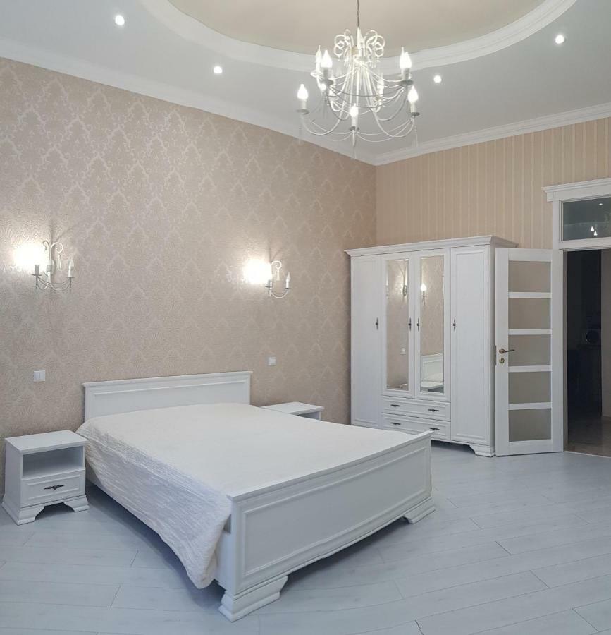 Vip Apartment Na Derebasovskoi โอเดสซา ภายนอก รูปภาพ